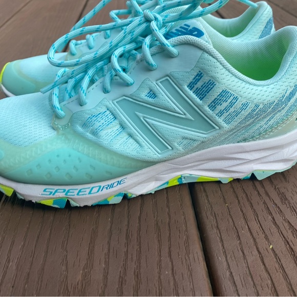 New balance 690 v2 lt women’s sneakers. - Picture 2 of 8